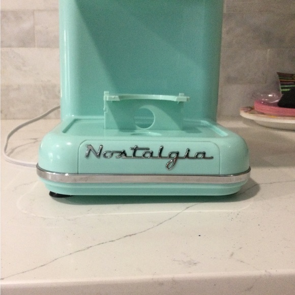 Snow cone machine used 2-4 times in brand new condition blue no box. - Picture 4 of 12